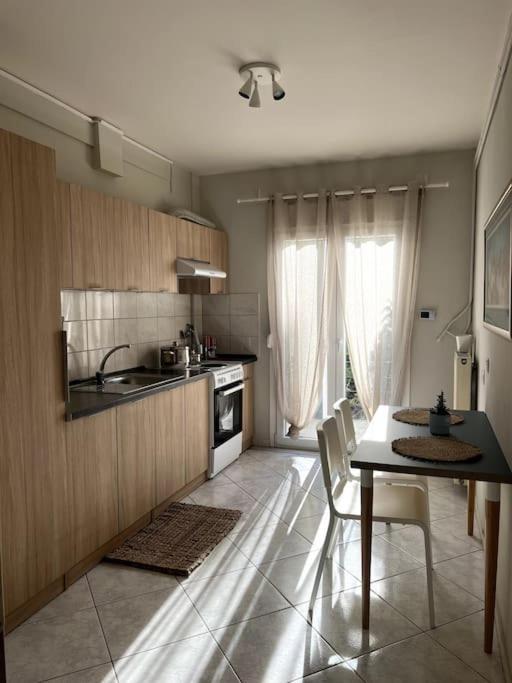 Letty'S Cozy Flat Apartment Peraia  ภายนอก รูปภาพ